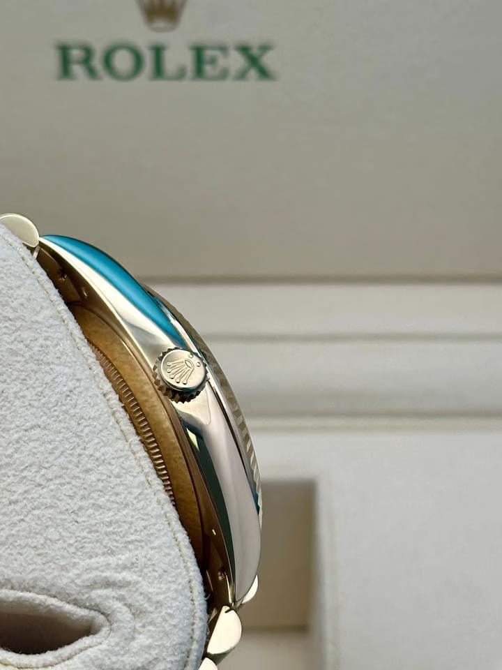 Rolex | Day-Date | 228238 | Yellow gold | 40 mm | Yellow gold | Silver (solid) | Automatic