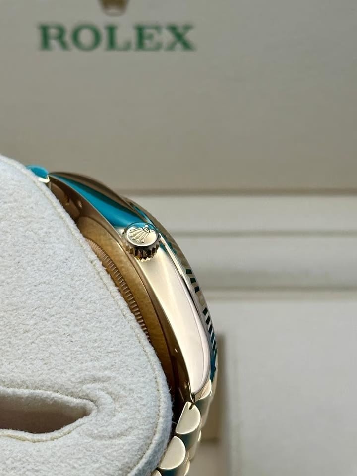 Rolex | Day-Date | 228238 | Yellow gold | 40 mm | Yellow gold | Silver (solid) | Automatic