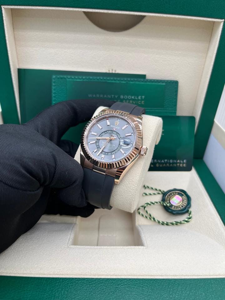 Rolex | Sky-Dweller | 336235 | Rose gold | Rubber | Grey | Automatic