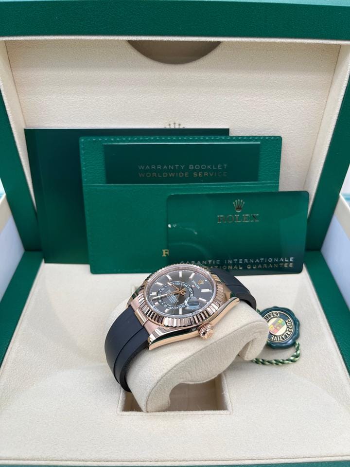 Rolex | Sky-Dweller | 336235 | Rose gold | Rubber | Grey | Automatic