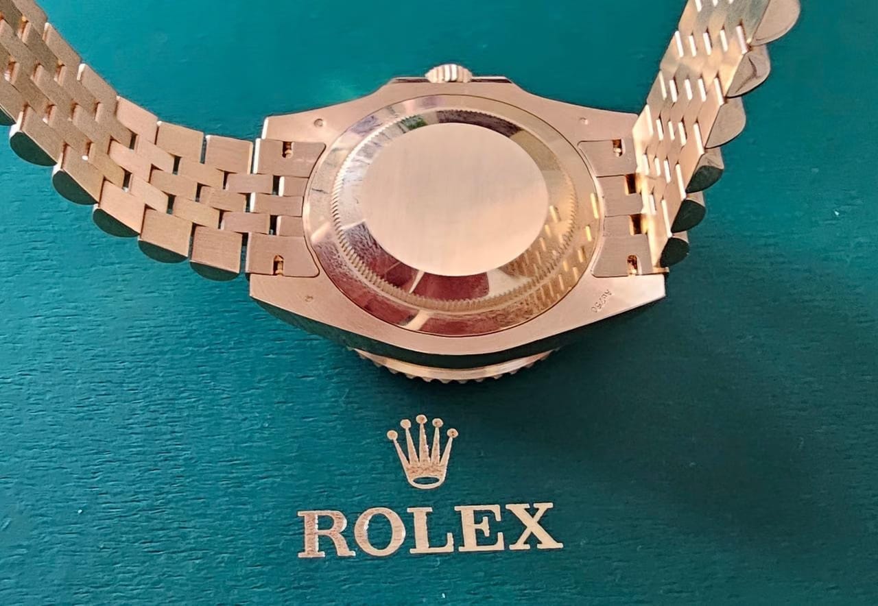 Rolex | GMT-Master II | 126718grnr | 40 mm | Yellow gold | Automatic