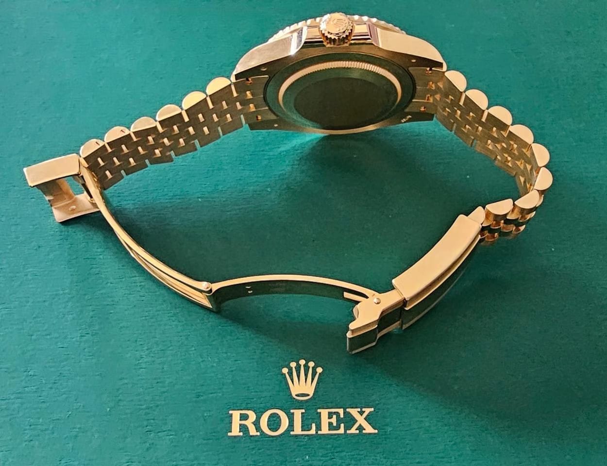 Rolex | GMT-Master II | 126718grnr | 40 mm | Yellow gold | Automatic