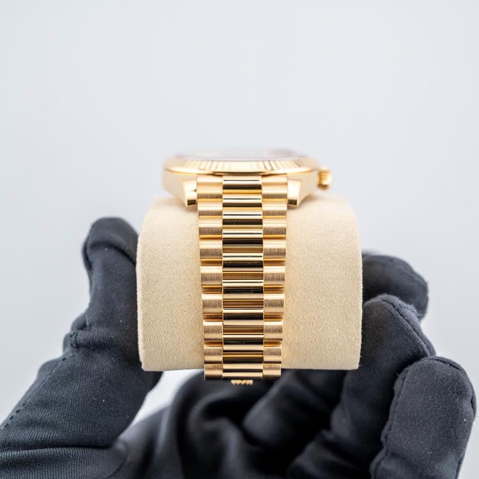 Rolex | Day-Date | 228238 | Yellow gold | 40 mm | Yellow gold | Green | Automatic