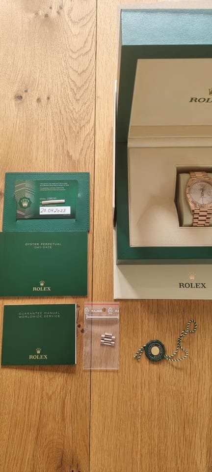 Rolex | Day-Date | 228235 | Rose gold | 40 mm | Rose gold | Gold | Automatic