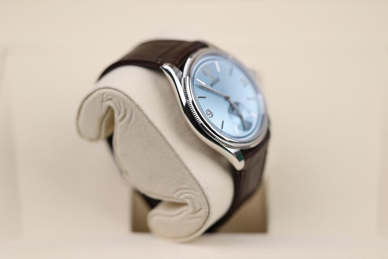 Rolex | 1908 | 52506 | Platinum | 39 x 34 mm | Leather | Blue | Automatic