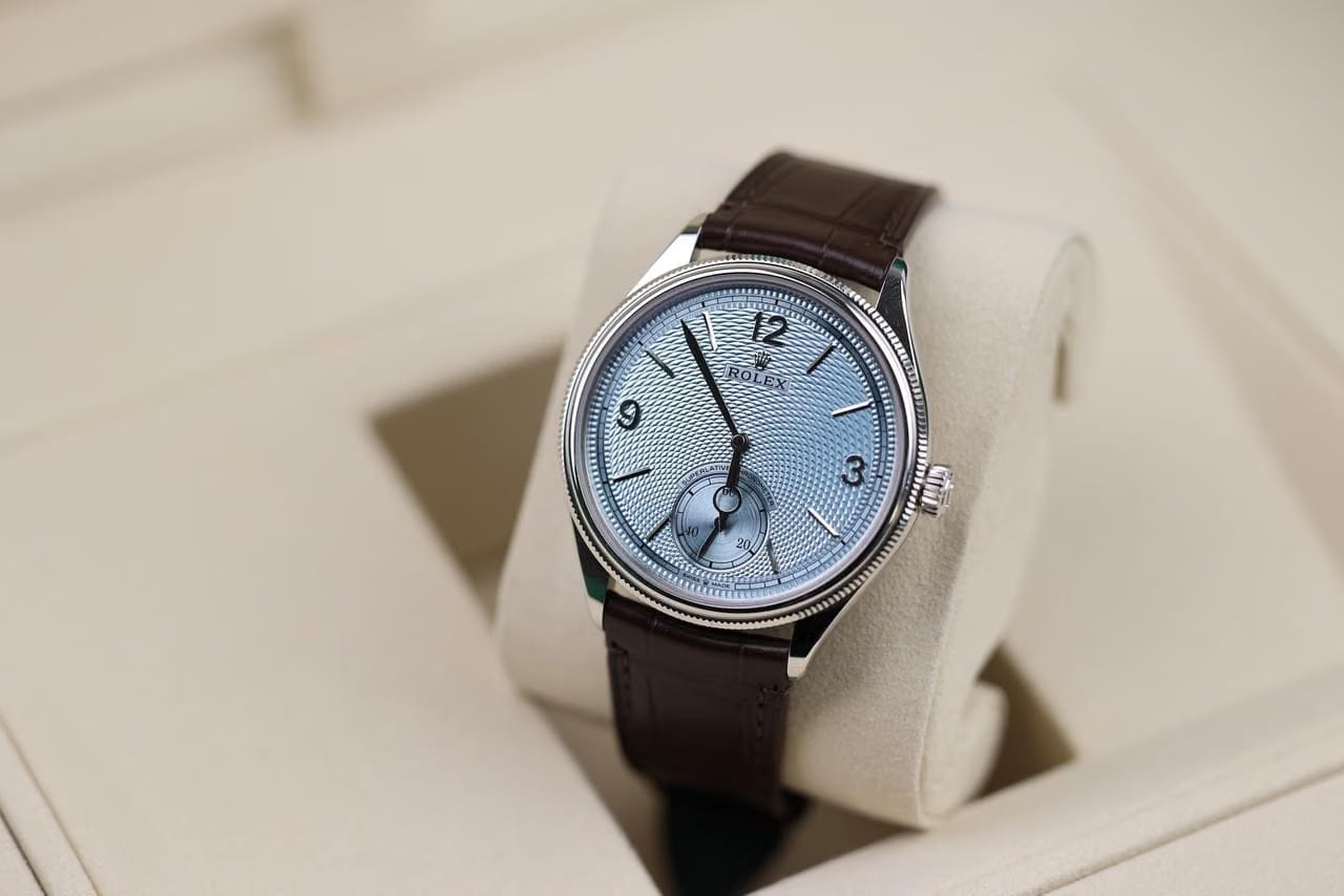 Rolex | 1908 | 52506 | Platinum | 39 x 34 mm | Leather | Blue | Automatic