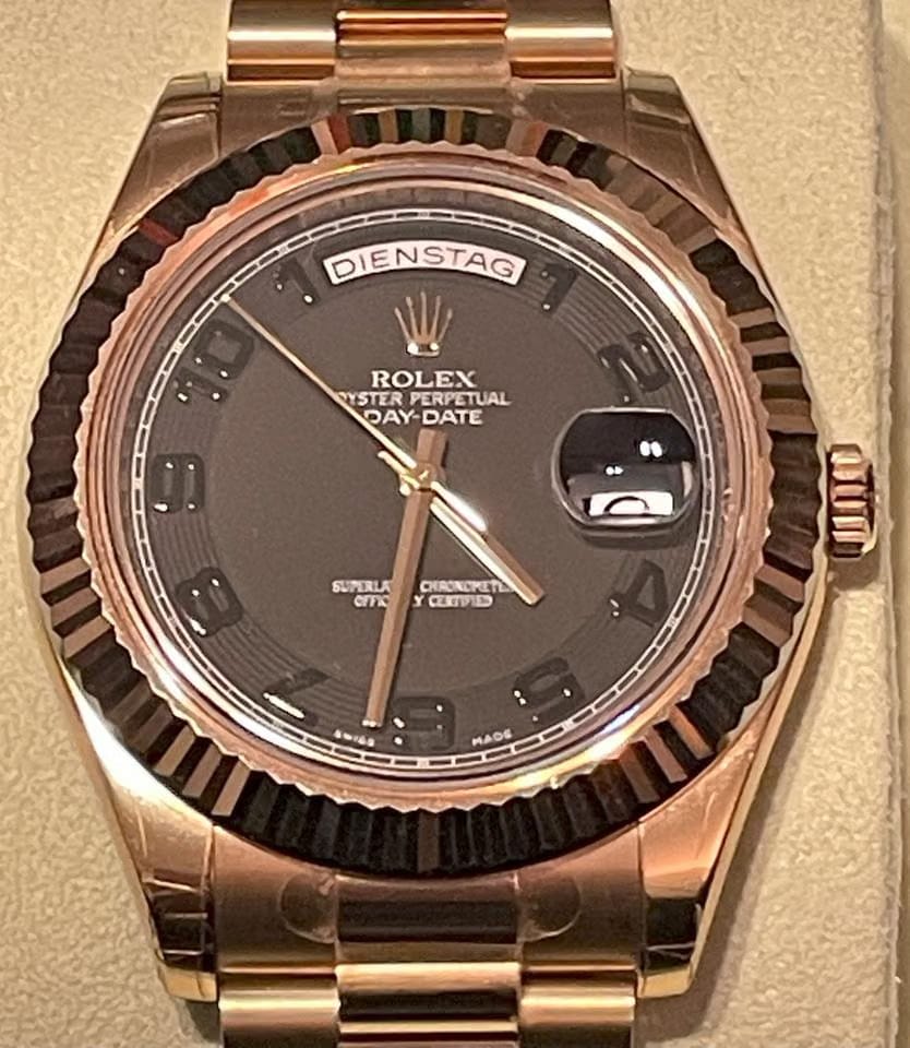 Rolex | Day-Date | 218235 | Rose gold | 41 x 49 mm | Rose gold | Black | Automatic