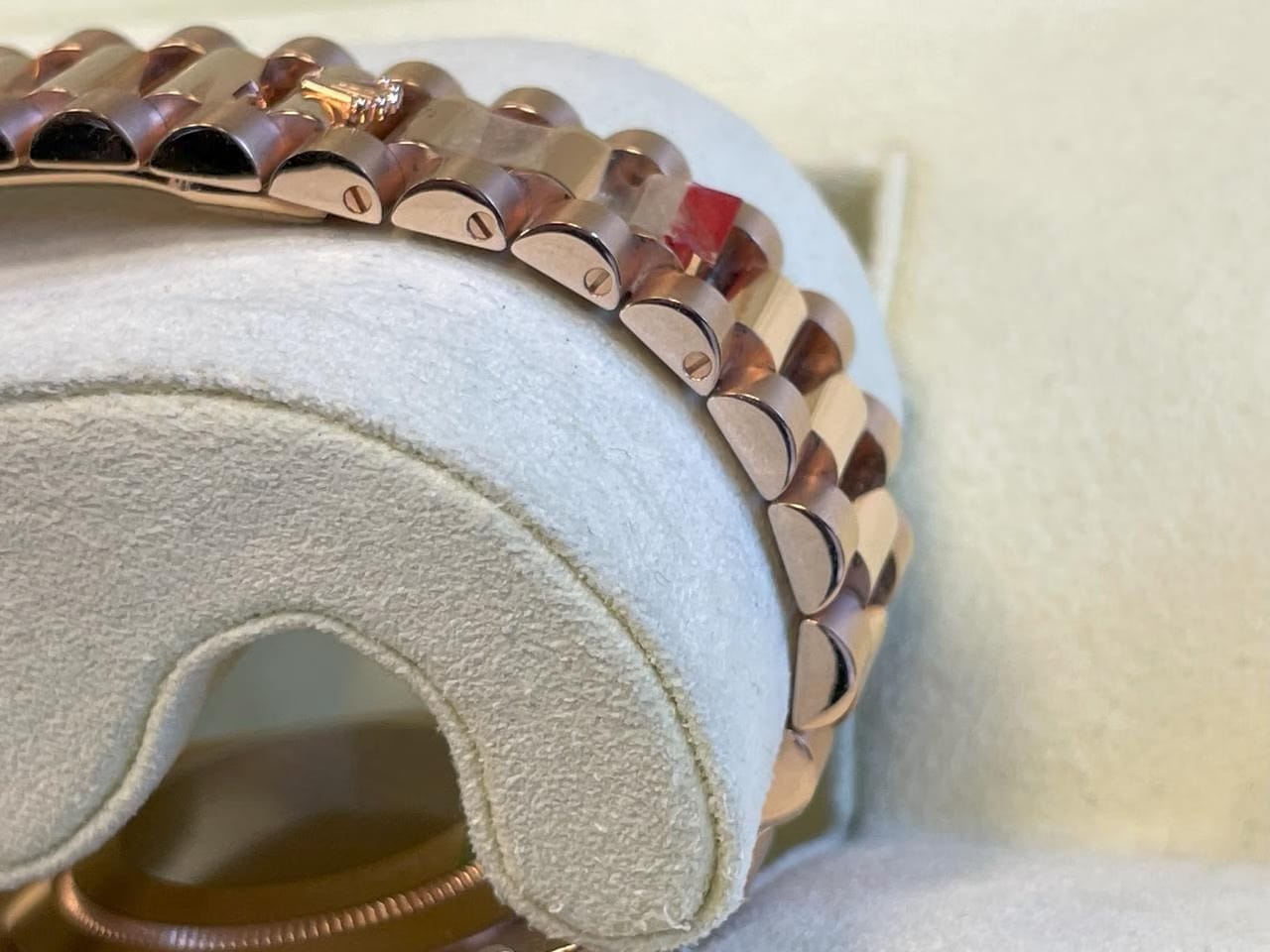 Rolex | Day-Date | 218235 | Rose gold | 41 x 49 mm | Rose gold | Black | Automatic