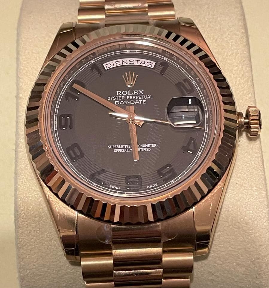 Rolex | Day-Date | 218235 | Rose gold | 41 x 49 mm | Rose gold | Black | Automatic