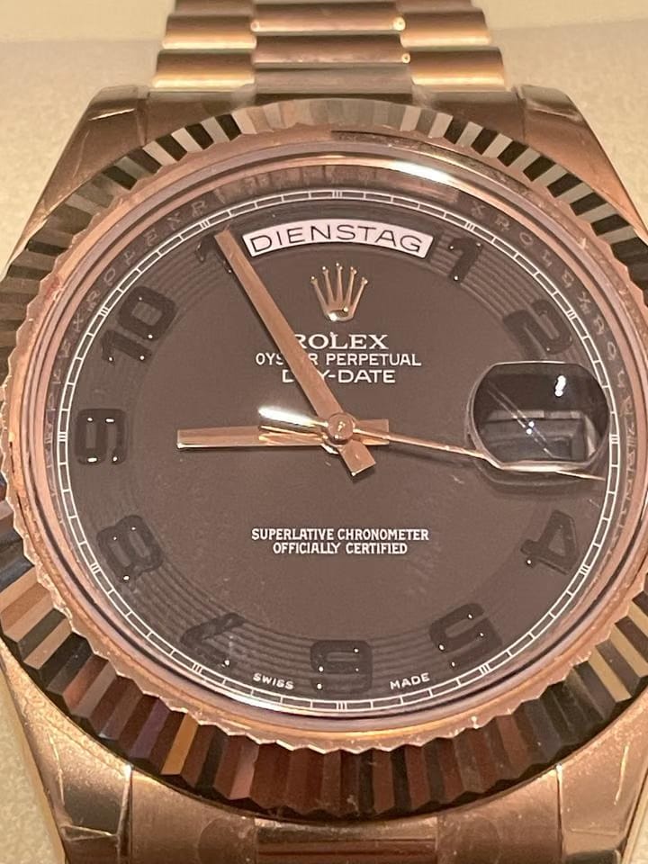 Rolex | Day-Date | 218235 | Rose gold | 41 x 49 mm | Rose gold | Black | Automatic