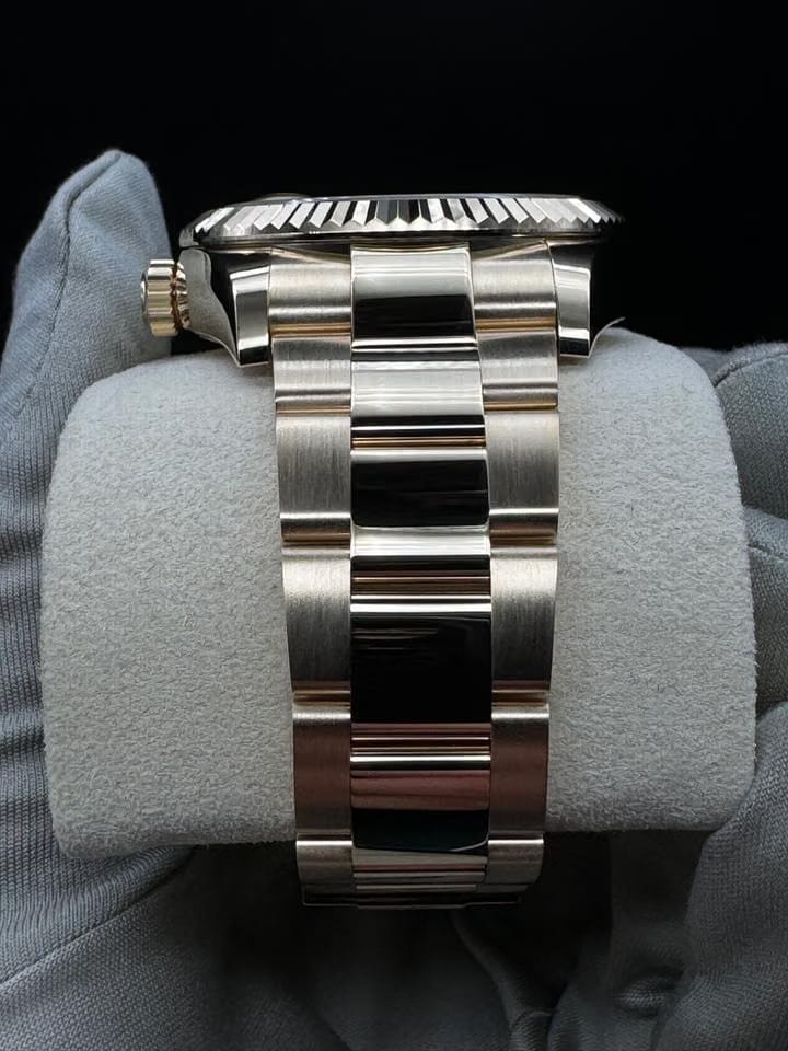 Rolex | Sky-Dweller | 336938 | Yellow gold | 42 mm | Yellow gold | Champagne | Automatic