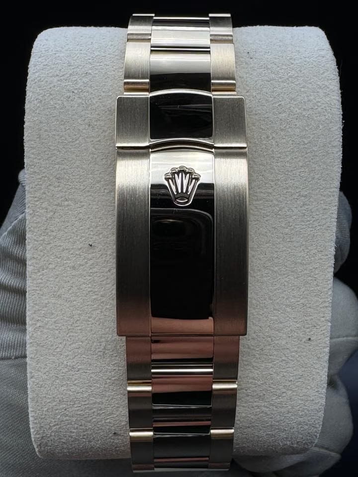 Rolex | Sky-Dweller | 336938 | Yellow gold | 42 mm | Yellow gold | Champagne | Automatic