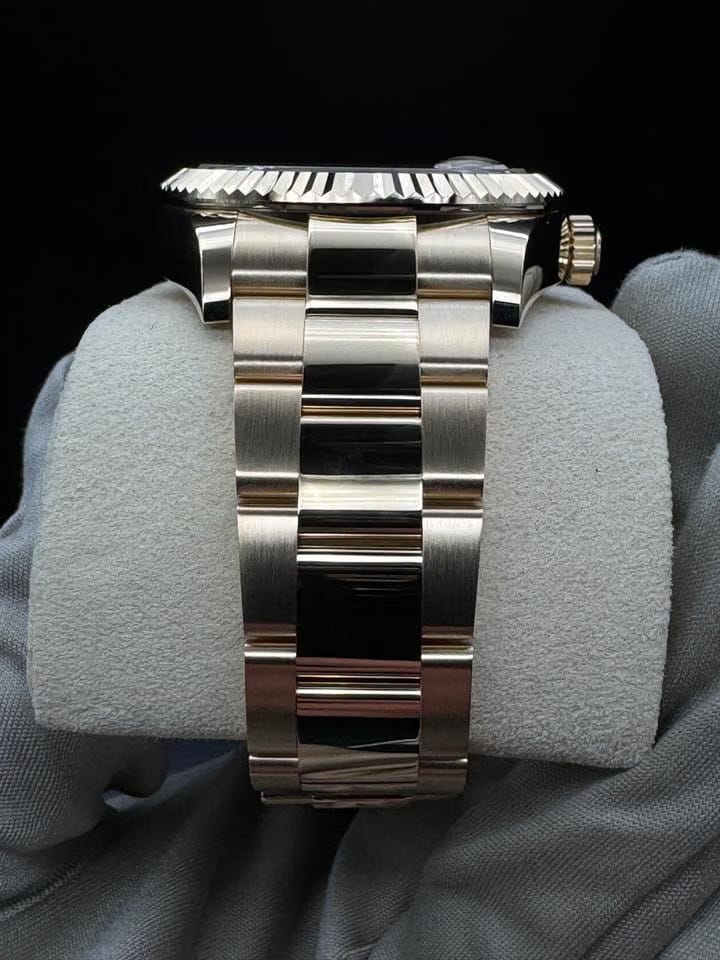 Rolex | Sky-Dweller | 336938 | Yellow gold | 42 mm | Yellow gold | Champagne | Automatic