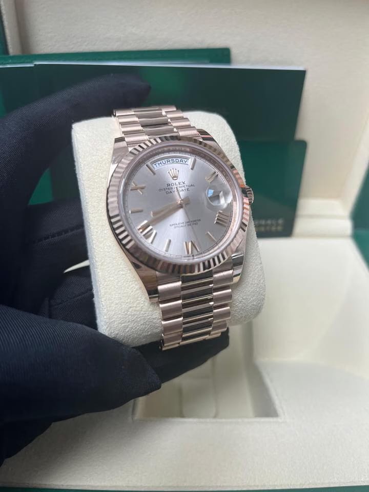 Rolex | Day-Date | 228235 | Rose gold | 40 mm | Rose gold | Silver | Automatic