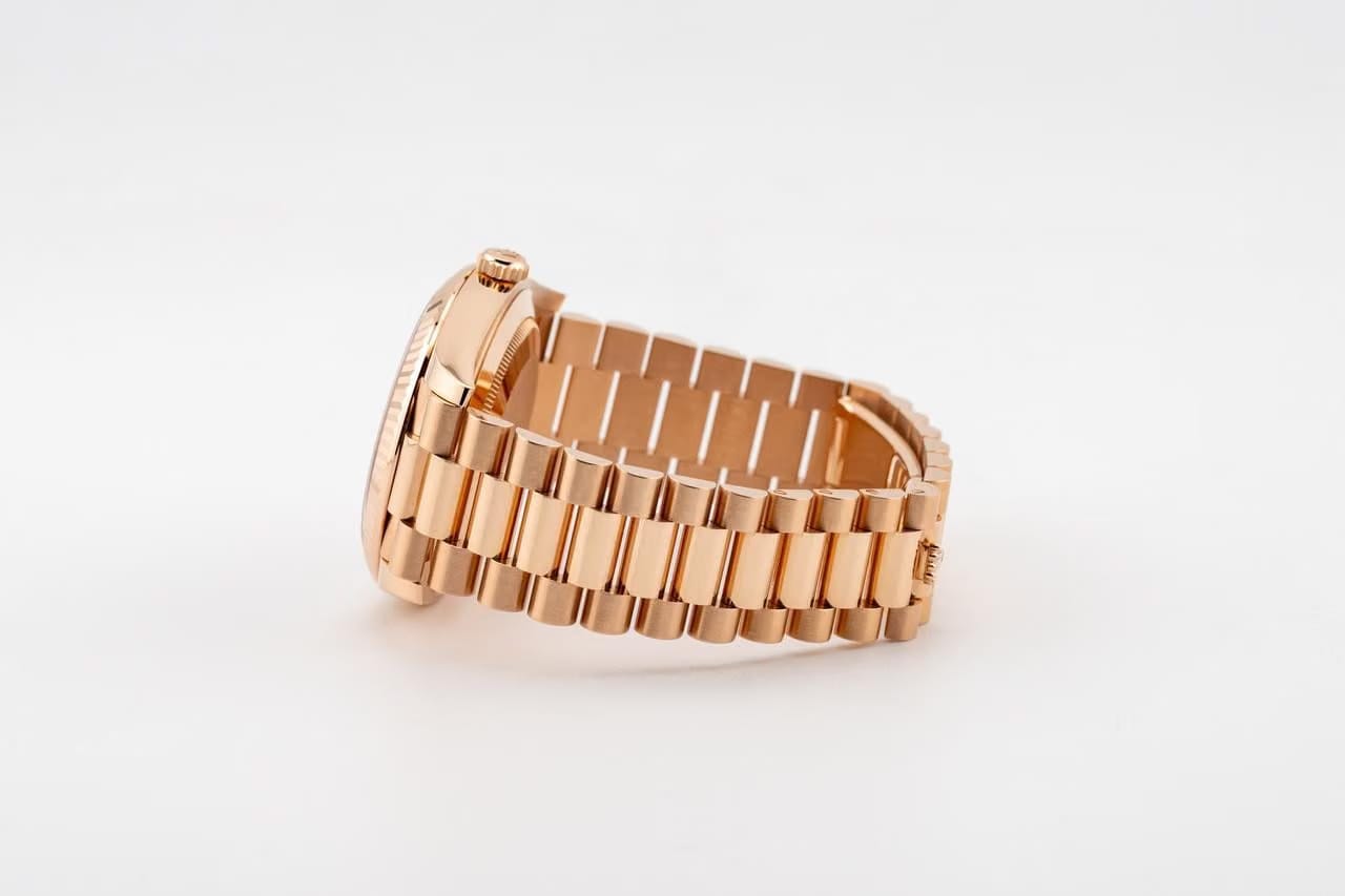 Rolex | Day-Date | 228235 | Rose gold | 40 mm | Rose gold | Black | Automatic