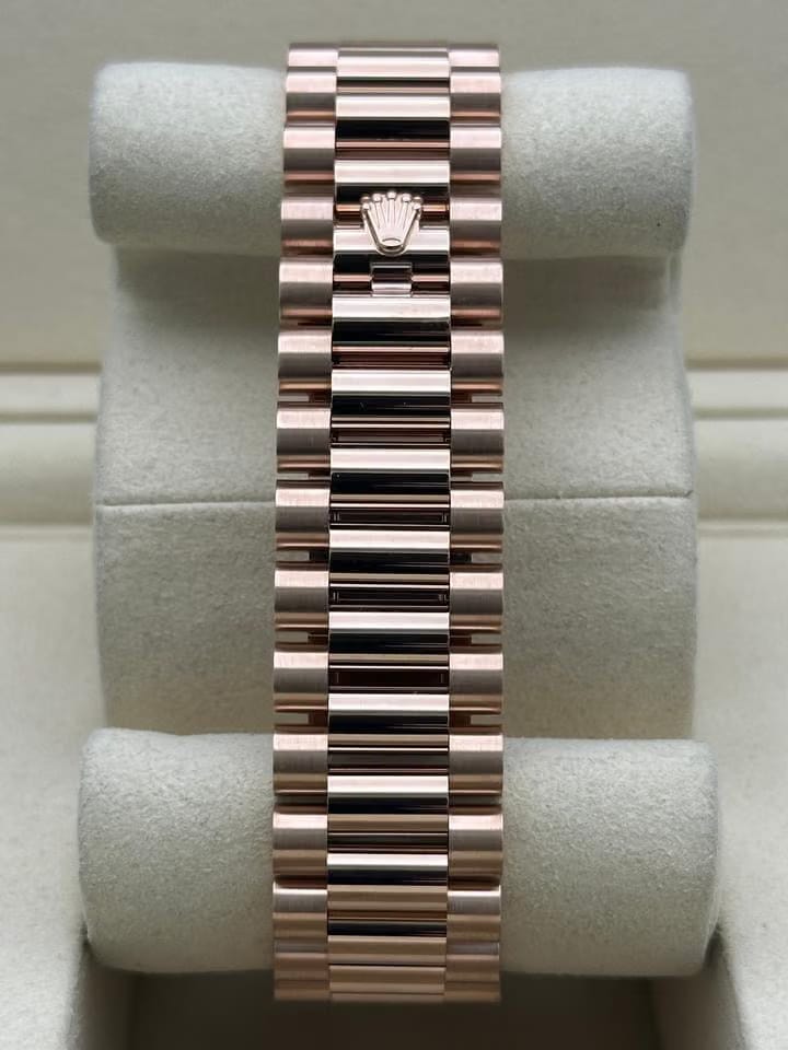 Rolex | Day-Date | 228235 | Rose gold | 40 mm | Red gold | Green | Automatic