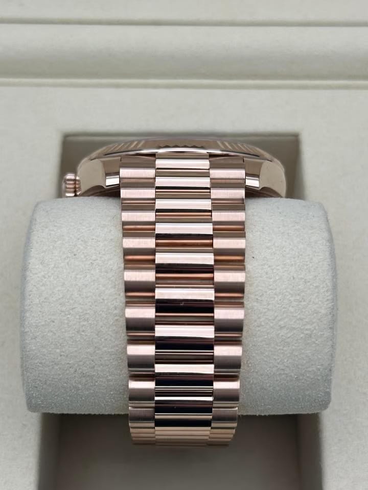 Rolex | Day-Date | 228235 | Rose gold | 40 mm | Red gold | Green | Automatic