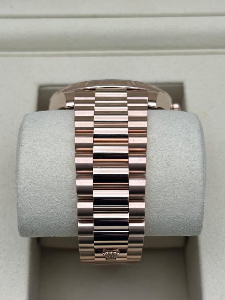 Rolex | Day-Date | 228235 | Rose gold | 40 mm | Red gold | Green | Automatic