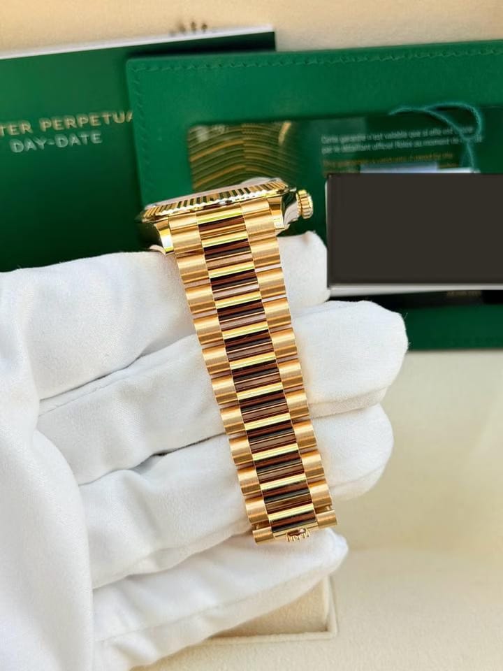 Rolex Day-Date 36 NEW 128238 Day Date 36mm 18kt Yellow Gold on Green Baguette Diamond Dial