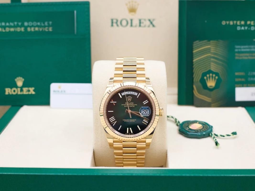 Rolex | Day-Date | 228238 | Yellow gold | 40 mm | Green