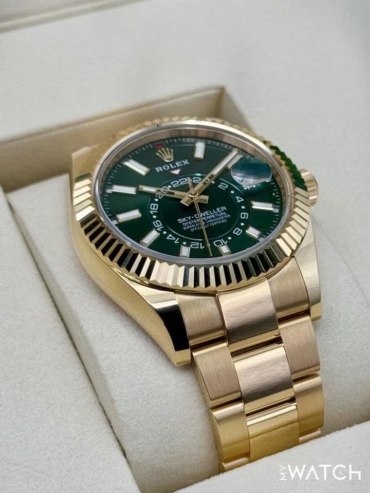 Rolex | Sky-Dweller | 336938 | Yellow gold | 42 mm | Yellow gold | Green | Automatic