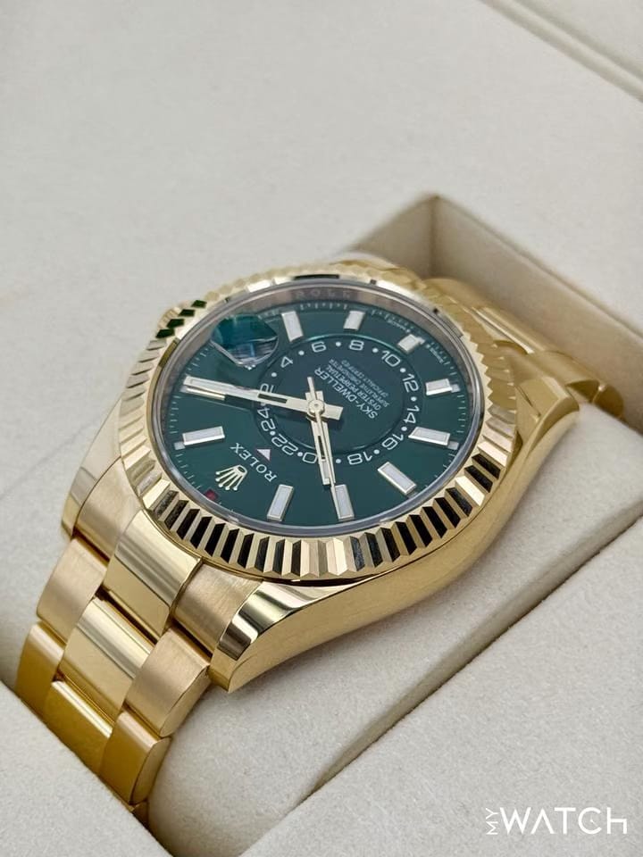 Rolex | Sky-Dweller | 336938 | Yellow gold | 42 mm | Yellow gold | Green | Automatic