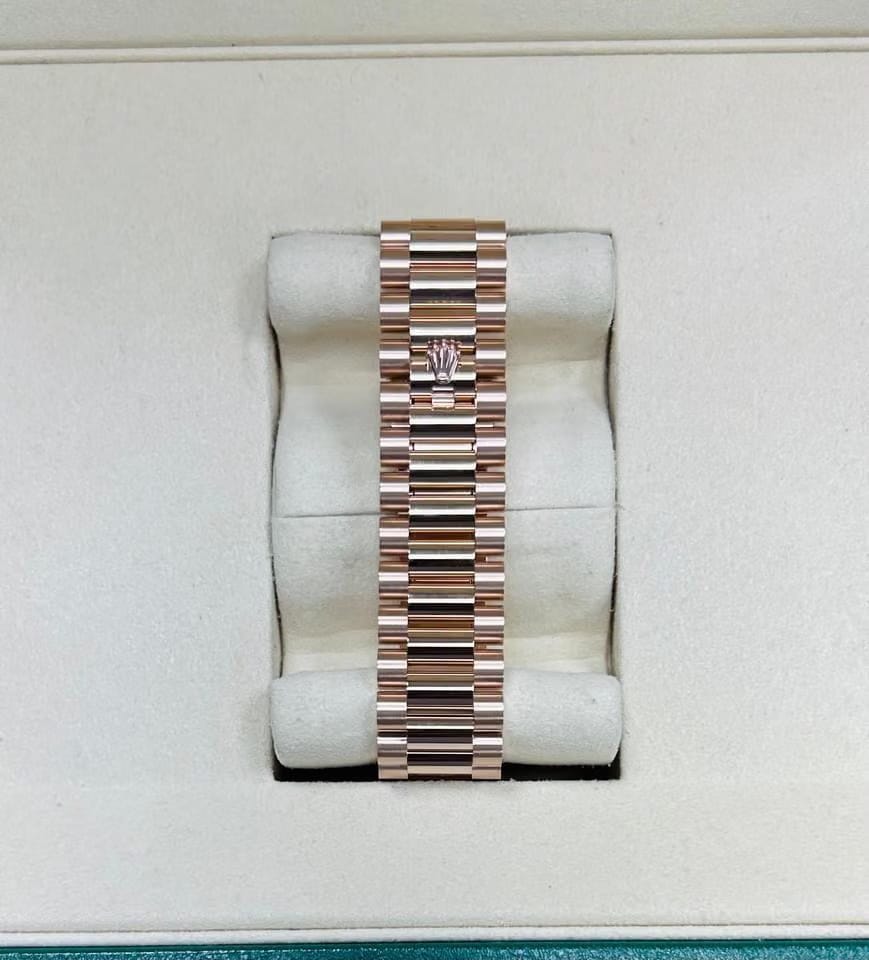 Rolex | Day-Date | 228235 | Rose gold | 40 mm | Rose gold | Mother of pearl | Automatic