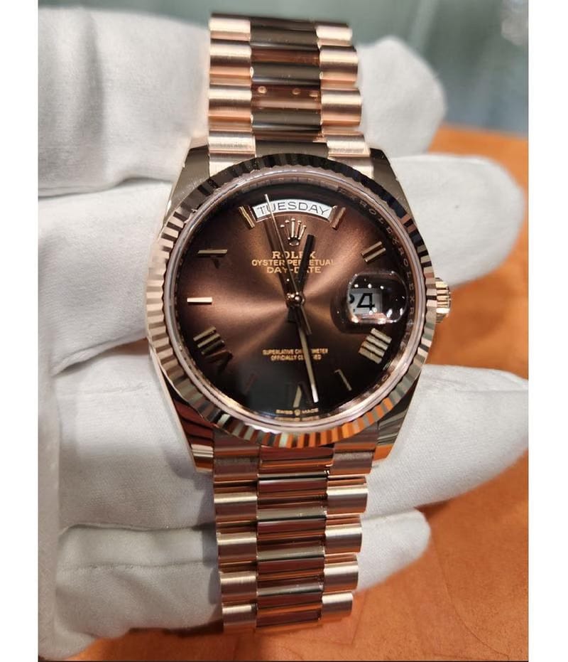 Rolex | Day-Date | 128235 Brown Ombre Roman | Rose gold | 36 x 43 mm | Rose gold | Gold | Automatic