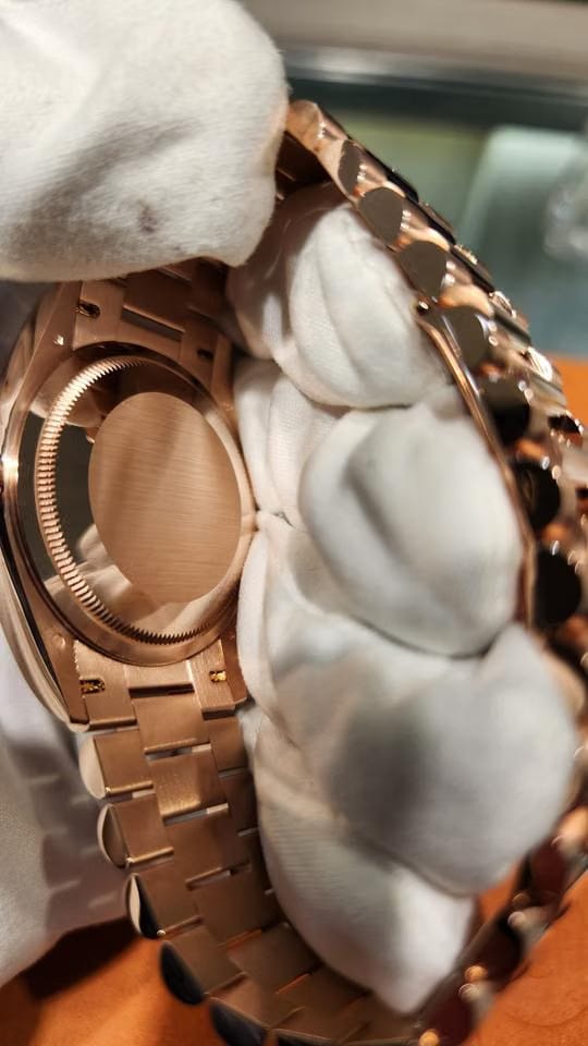 Rolex | Day-Date | 128235 Brown Ombre Roman | Rose gold | 36 x 43 mm | Rose gold | Gold | Automatic
