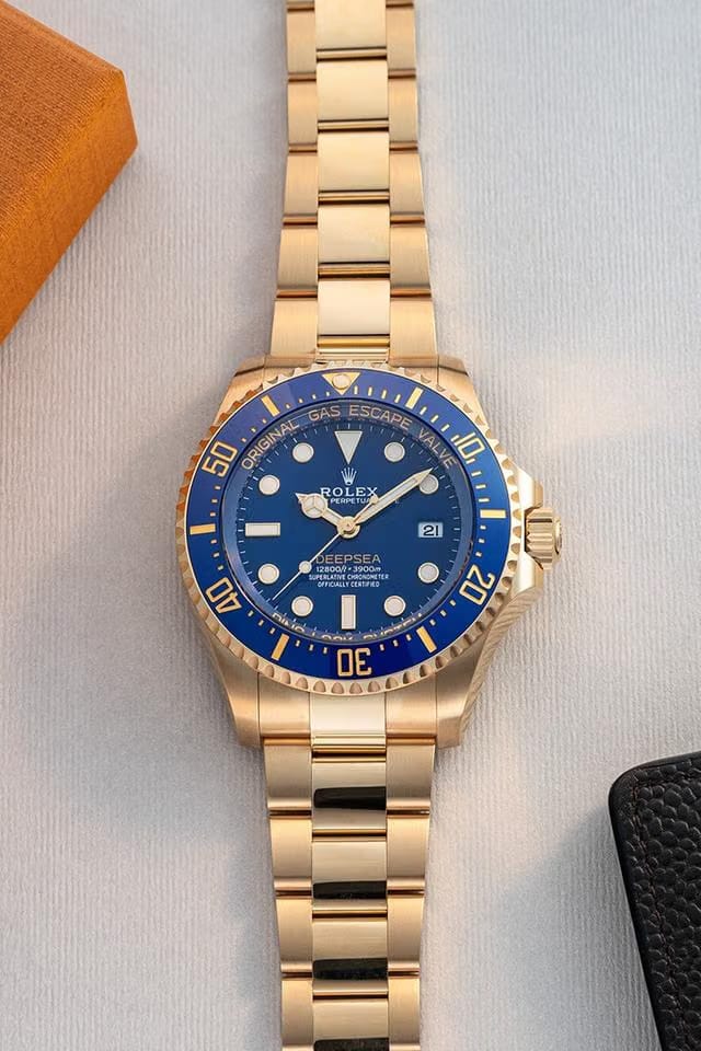 Rolex | Sea-Dweller | 136668LB | Yellow gold | 44 mm | Yellow gold | Blue | Automatic