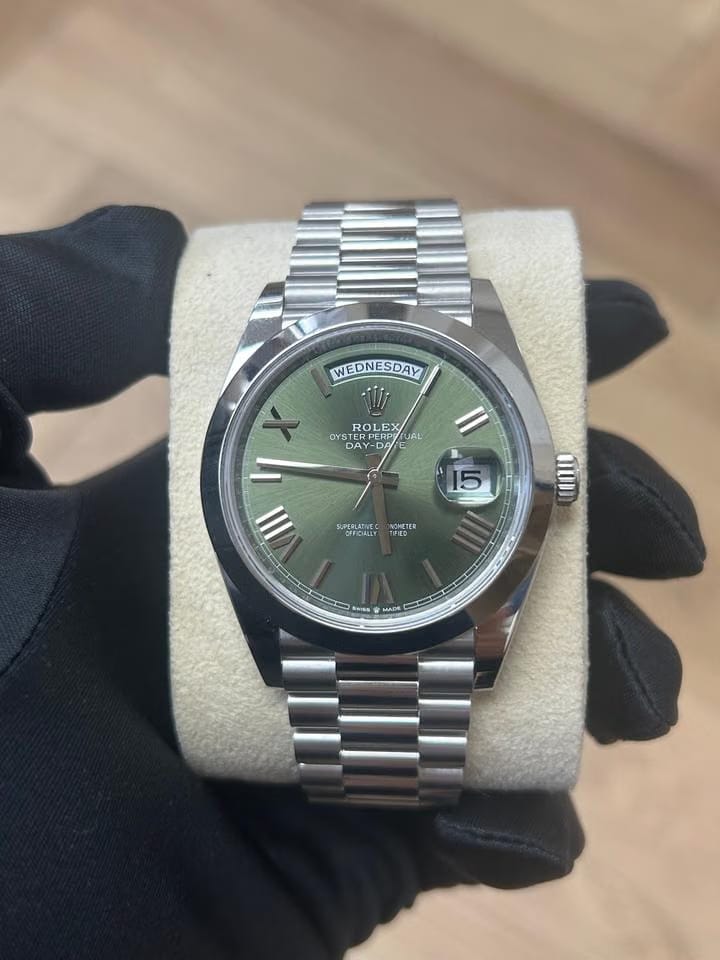 Rolex | Day-Date | 228206 | Platinum | 40 x 48 mm | Platinum | Green | Automatic