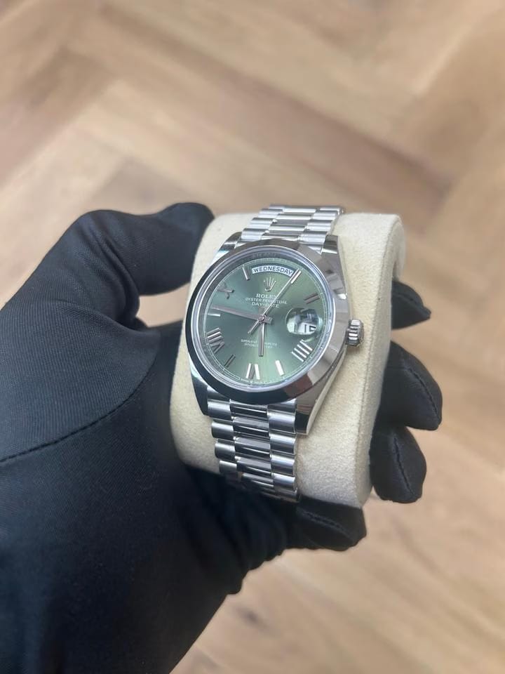 Rolex | Day-Date | 228206 | Platinum | 40 x 48 mm | Platinum | Green | Automatic