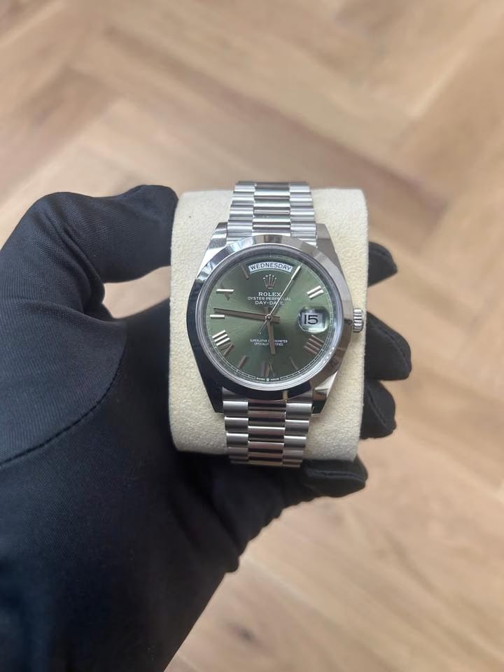 Rolex | Day-Date | 228206 | Platinum | 40 x 48 mm | Platinum | Green | Automatic