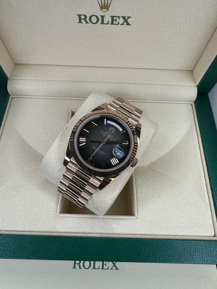 Rolex | Day-Date | 228235 | Rose gold | Rose gold | Grey