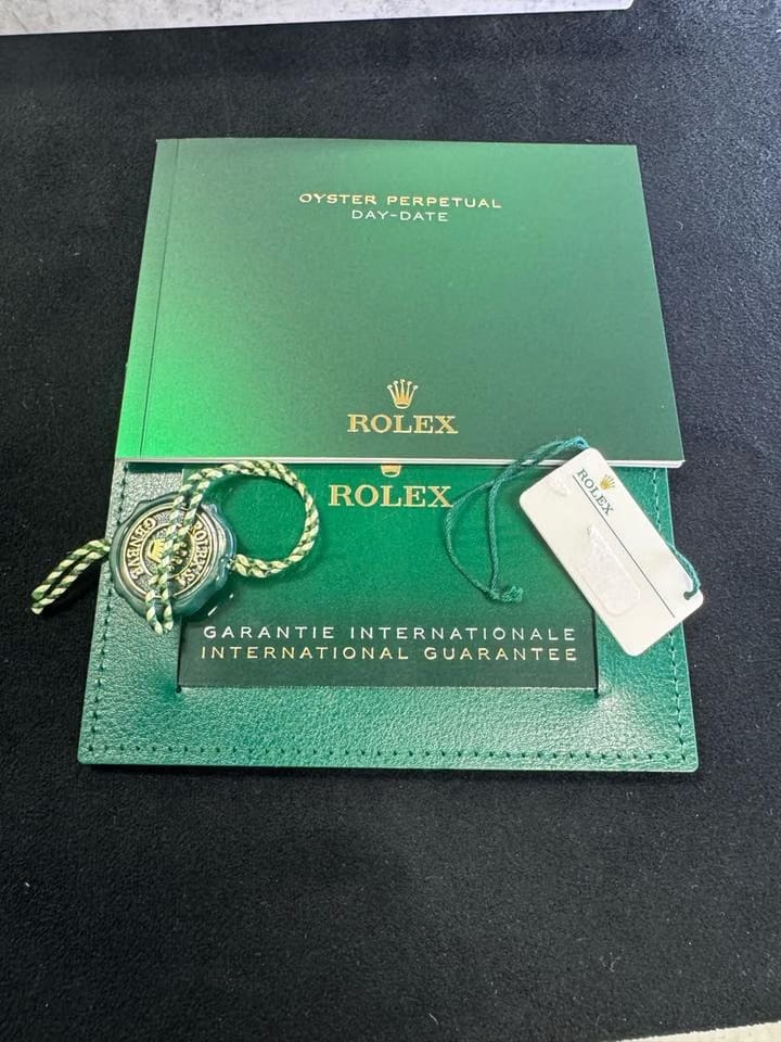 Rolex | Day-Date | 228235 | Rose gold | Rose gold | Grey