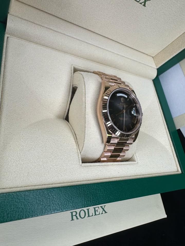 Rolex | Day-Date | 228235 | Rose gold | Rose gold | Grey
