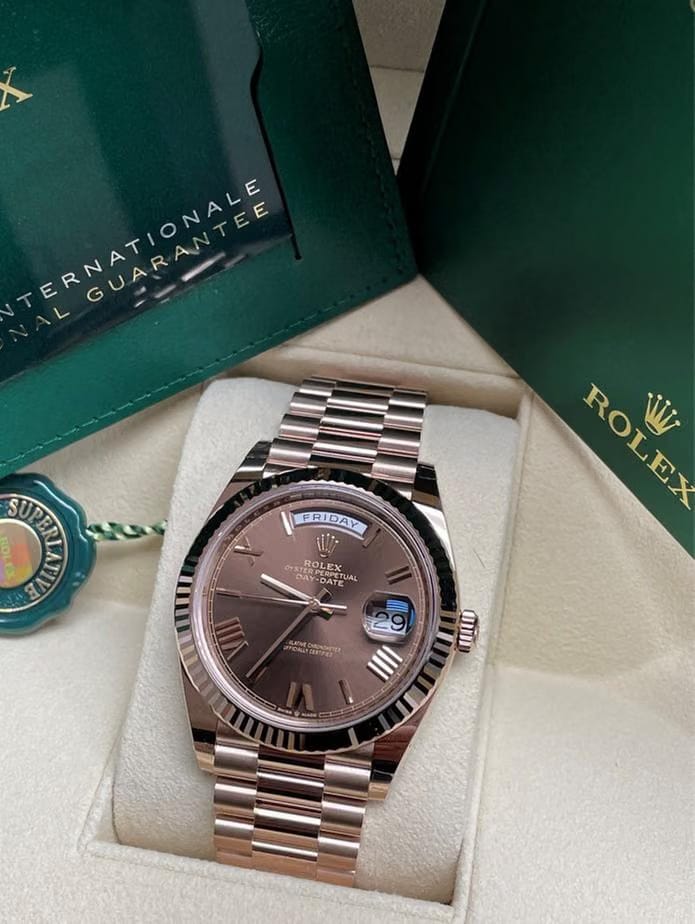Rolex | Day-Date | 228235-0002 | Rose gold | 40 mm | Rose gold | Brown | Automatic