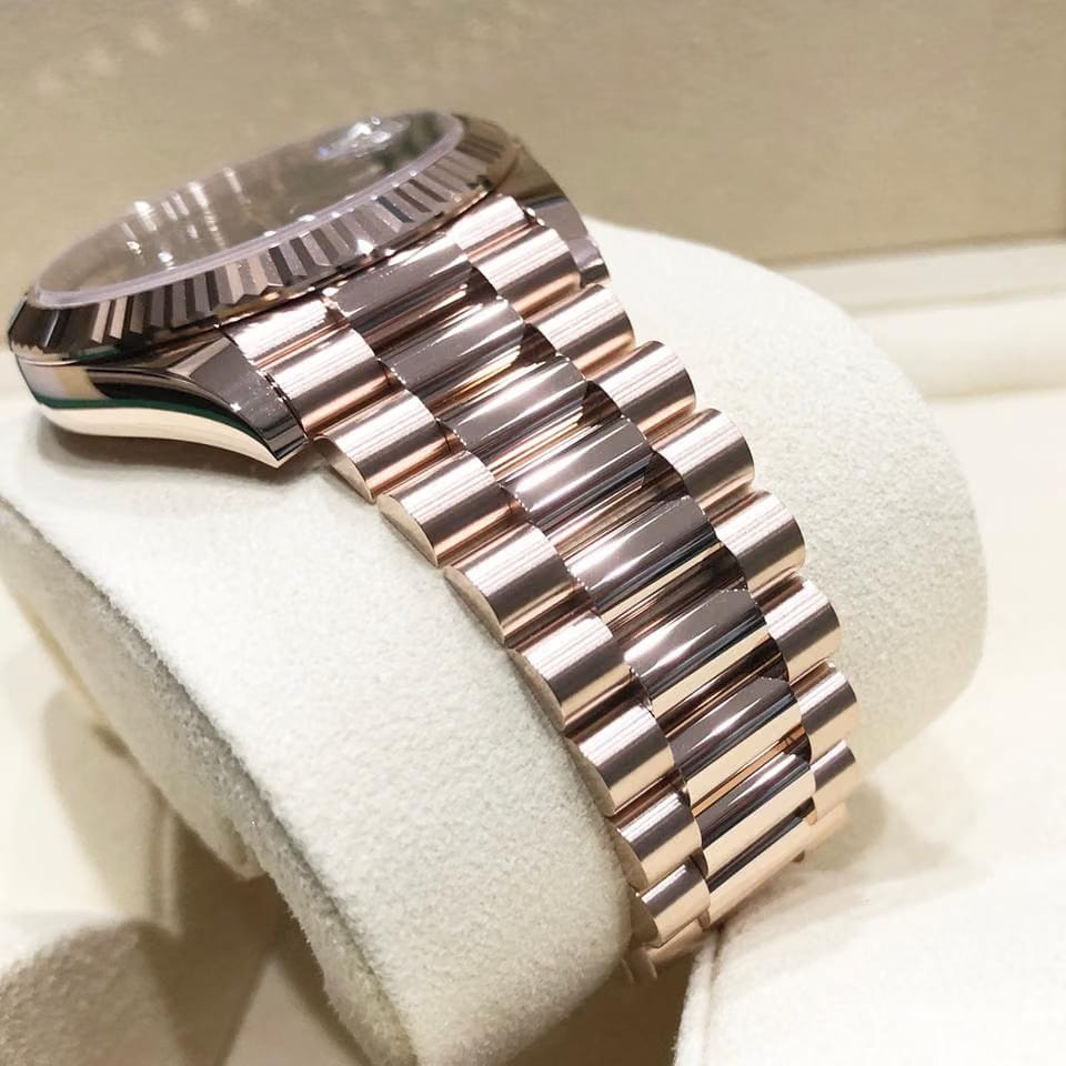 Rolex | Day-Date | 228235-0006 | Rose gold | 40 mm | Rose gold | Brown | Automatic