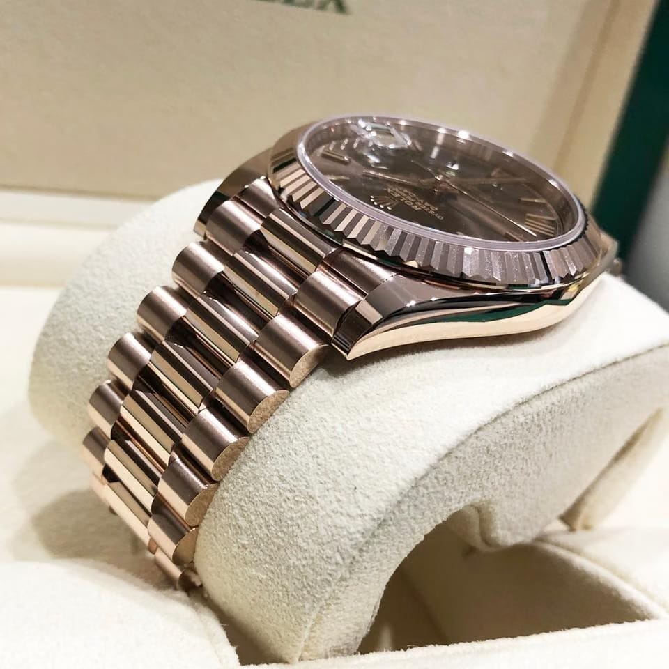 Rolex | Day-Date | 228235-0006 | Rose gold | 40 mm | Rose gold | Brown | Automatic
