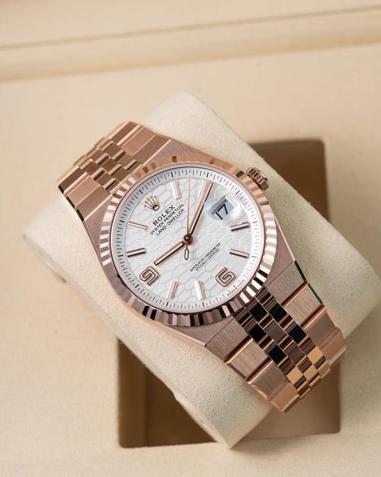 Rolex | Land-Dweller | 127335 | Rose gold | 40 mm | White | Automatic