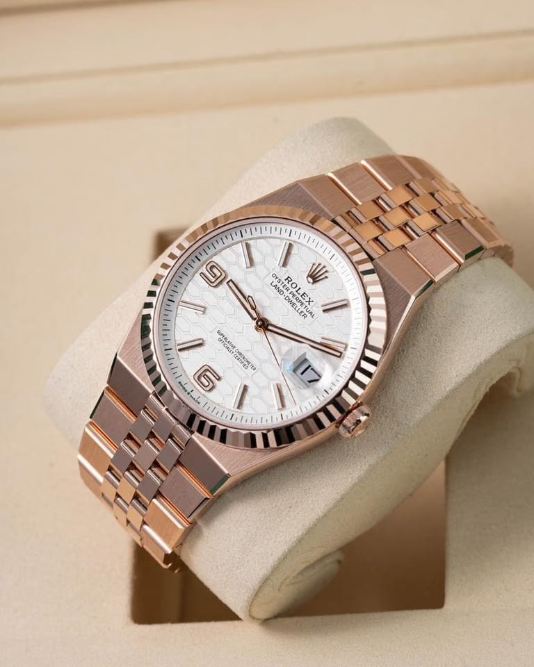 Rolex | Land-Dweller | 127335 | Rose gold | 40 mm | White | Automatic