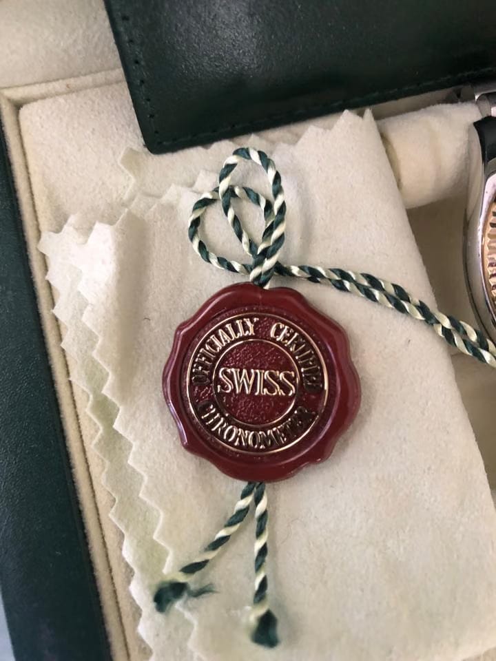 Rolex Oyster Perpetualyear 2009. Vintage. 18k gold. Stamps of authenticity.