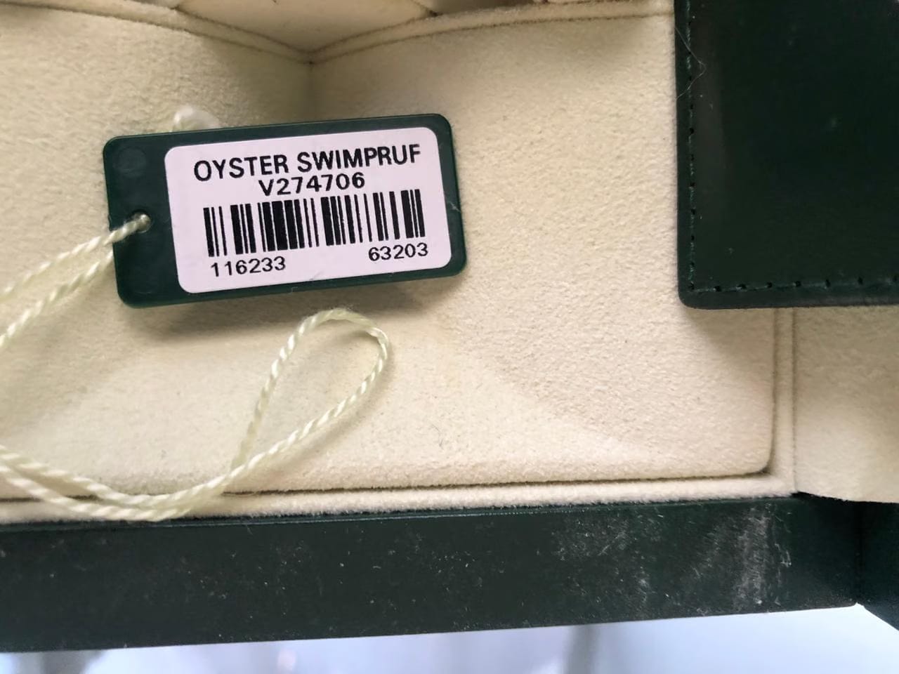 Rolex Oyster Perpetualyear 2009. Vintage. 18k gold. Stamps of authenticity.