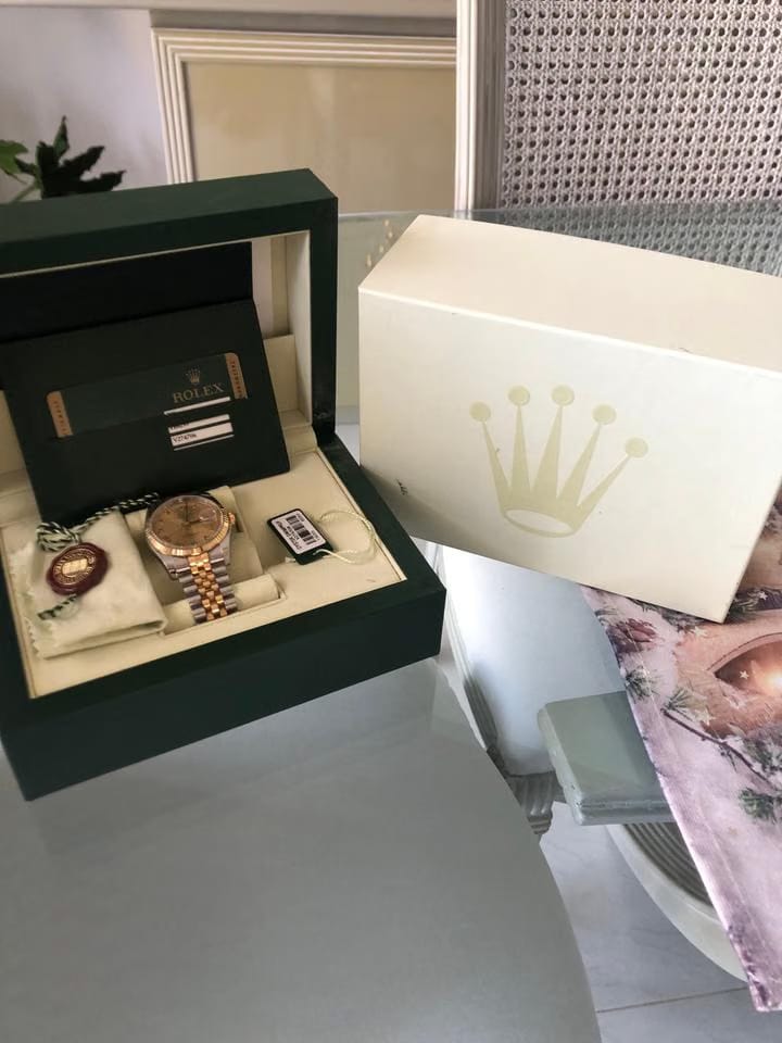 Rolex Oyster Perpetualyear 2009. Vintage. 18k gold. Stamps of authenticity.