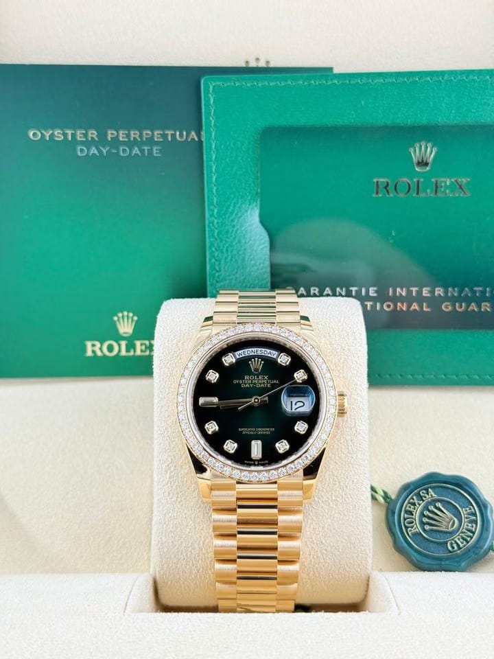 Rolex | Day-Date | 128348RBR | Yellow gold | 36 x 43 mm | Yellow gold | Green | Automatic