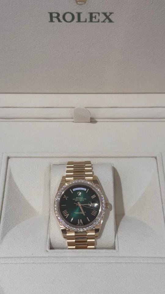 Rolex | Day-Date | 228348RBR | Yellow gold | 40 x 48 mm | Yellow gold | Green | Automatic
