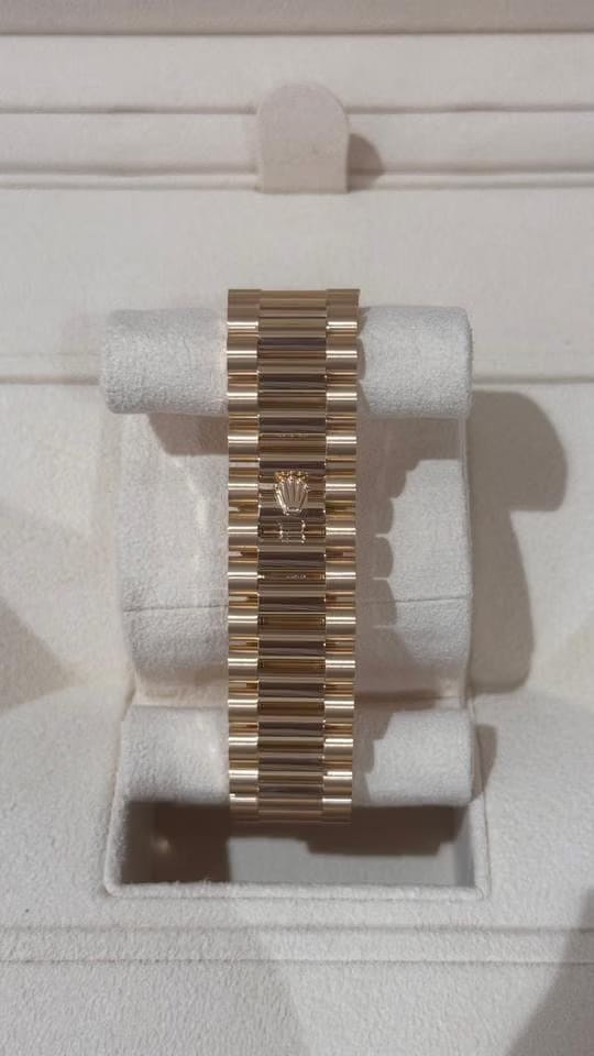 Rolex | Day-Date | 228348RBR | Yellow gold | 40 x 48 mm | Yellow gold | Green | Automatic