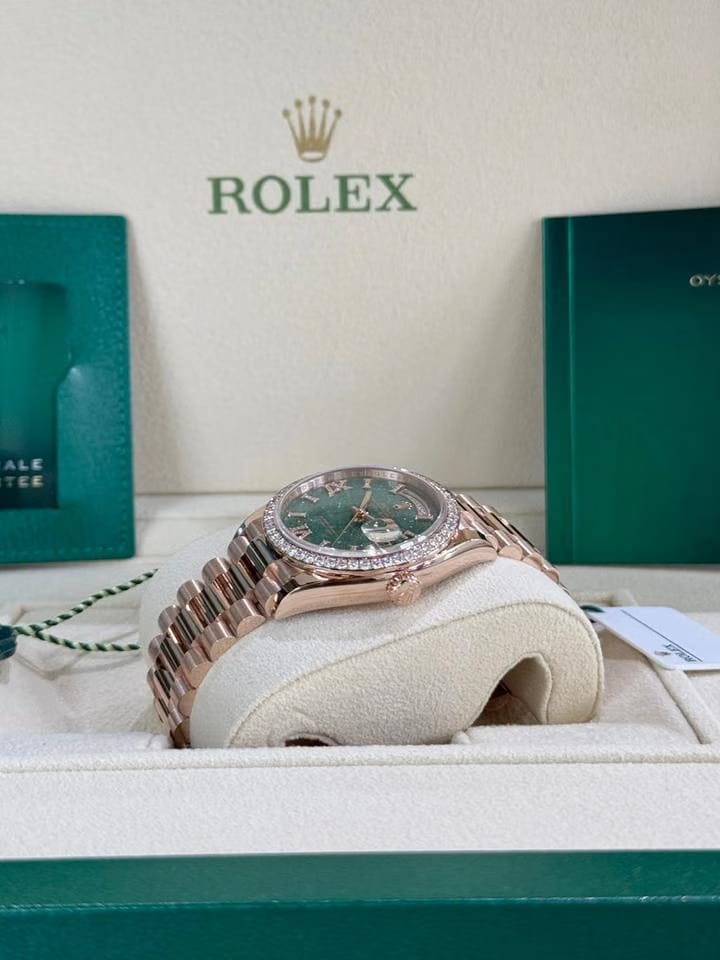 Rolex | Day-Date | 128345RBR | Rose gold | 36 x 43 mm | Rose gold | Green | Automatic