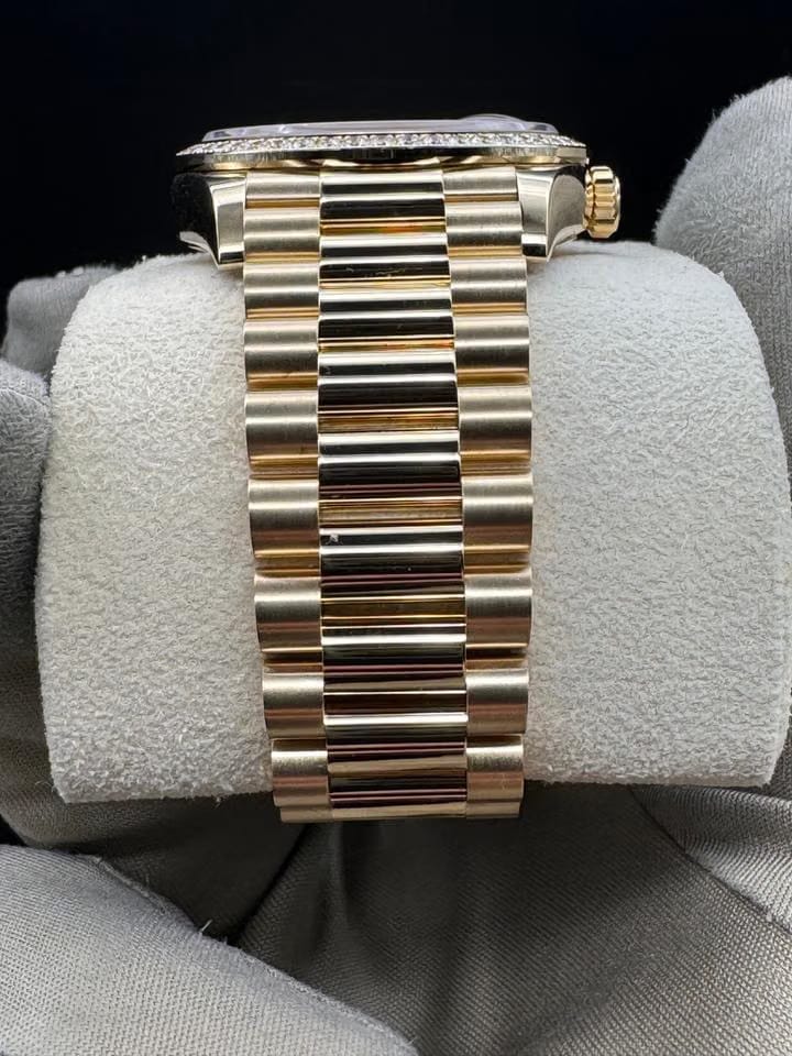 Rolex | Day-Date | 128348RBR | Yellow gold | 36 x 43 mm | Yellow gold | Mother of pearl | Automatic