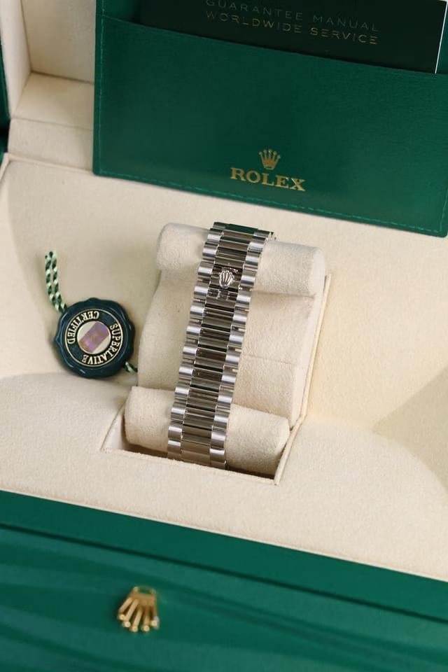 Rolex | Day-Date | 228236 | Platinum | 40 mm | Platinum | Silver | Automatic